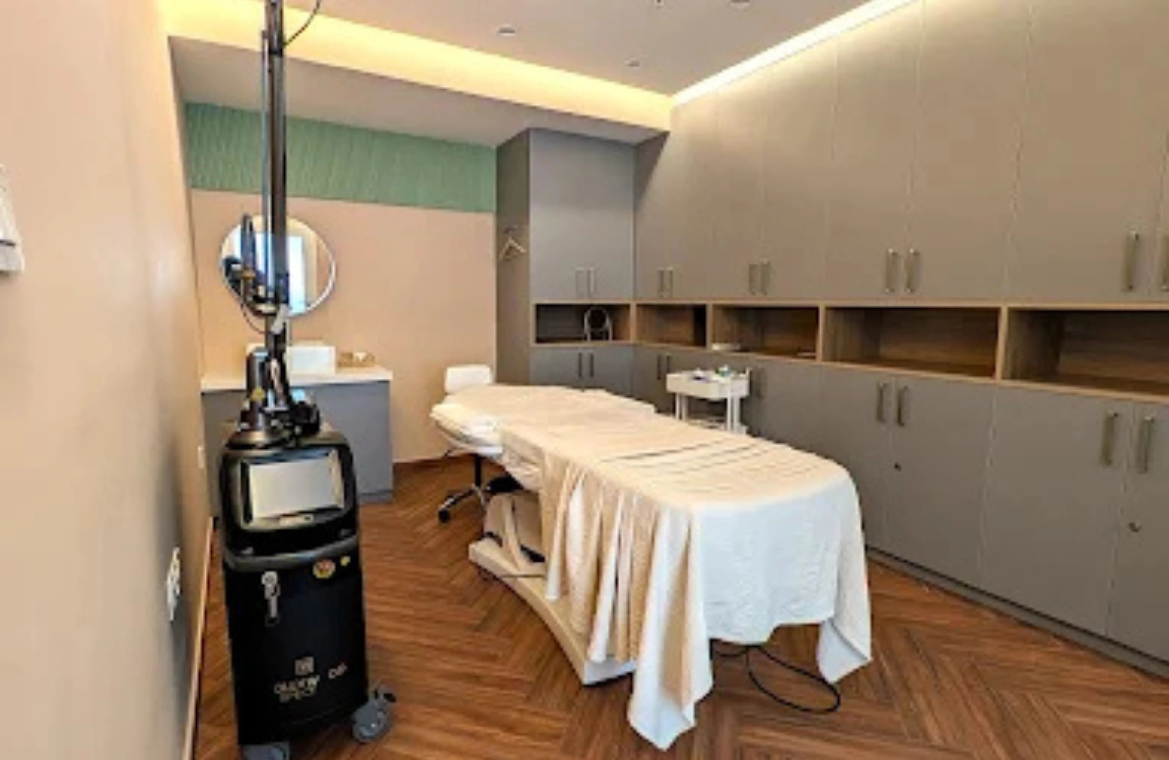 Experience expert skin care with Zennara, the best dermatologist in Financial District, Hyderabad, for healthy and radiant skin.