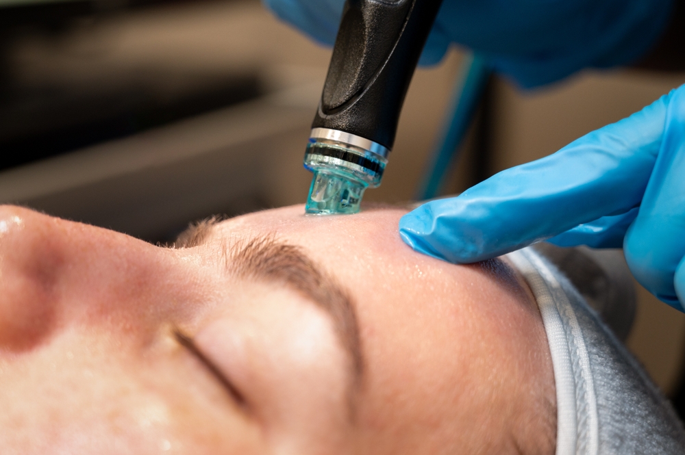 HydraFacial_Vortex-Fusion_device_in_use_at_Zennara_Clinic_Hyderabad